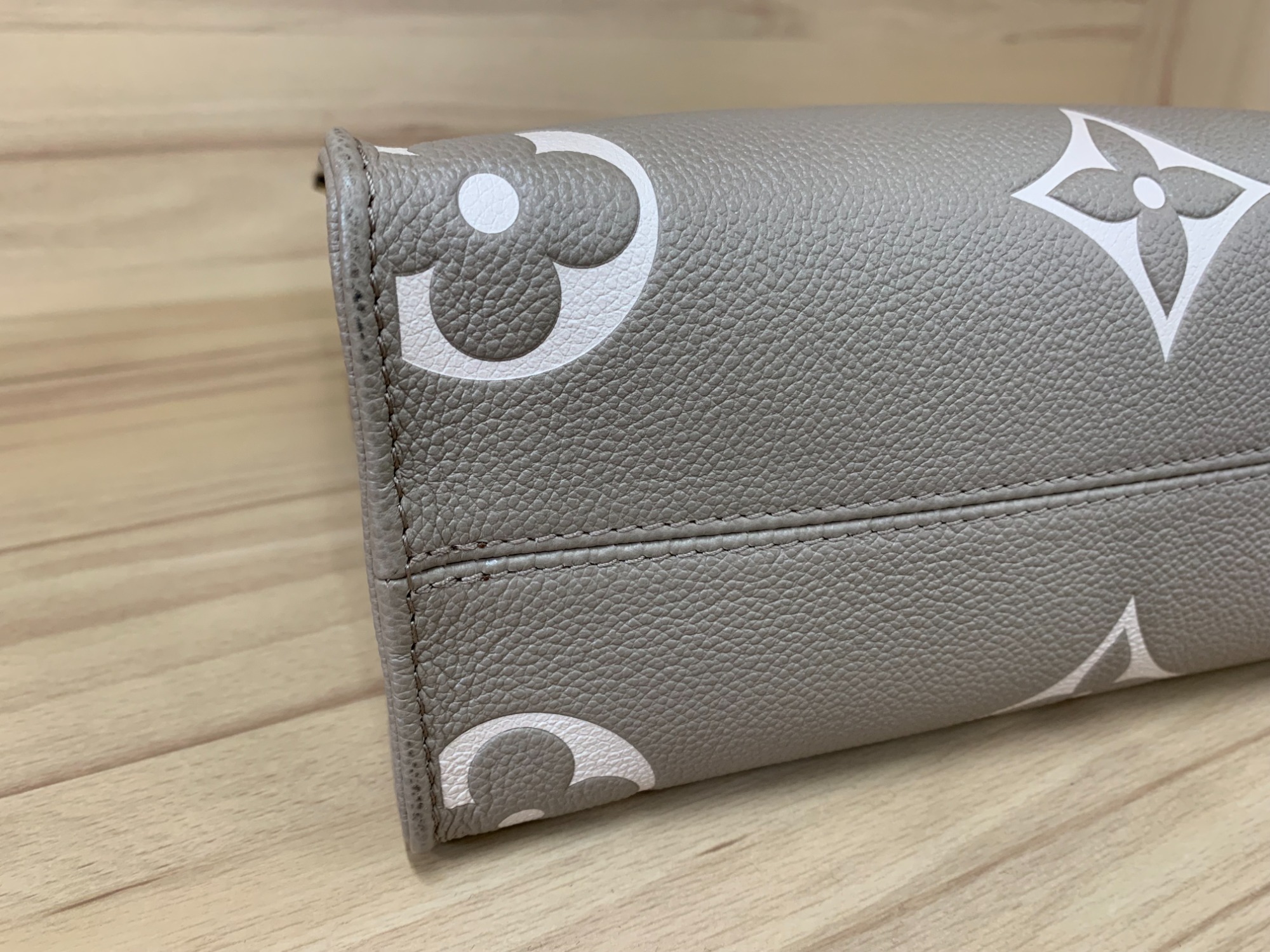 オンザゴー PM モノグラム オンザゴー PM モノグラム｜ルイ・ヴィトン 公式サイト - M46373