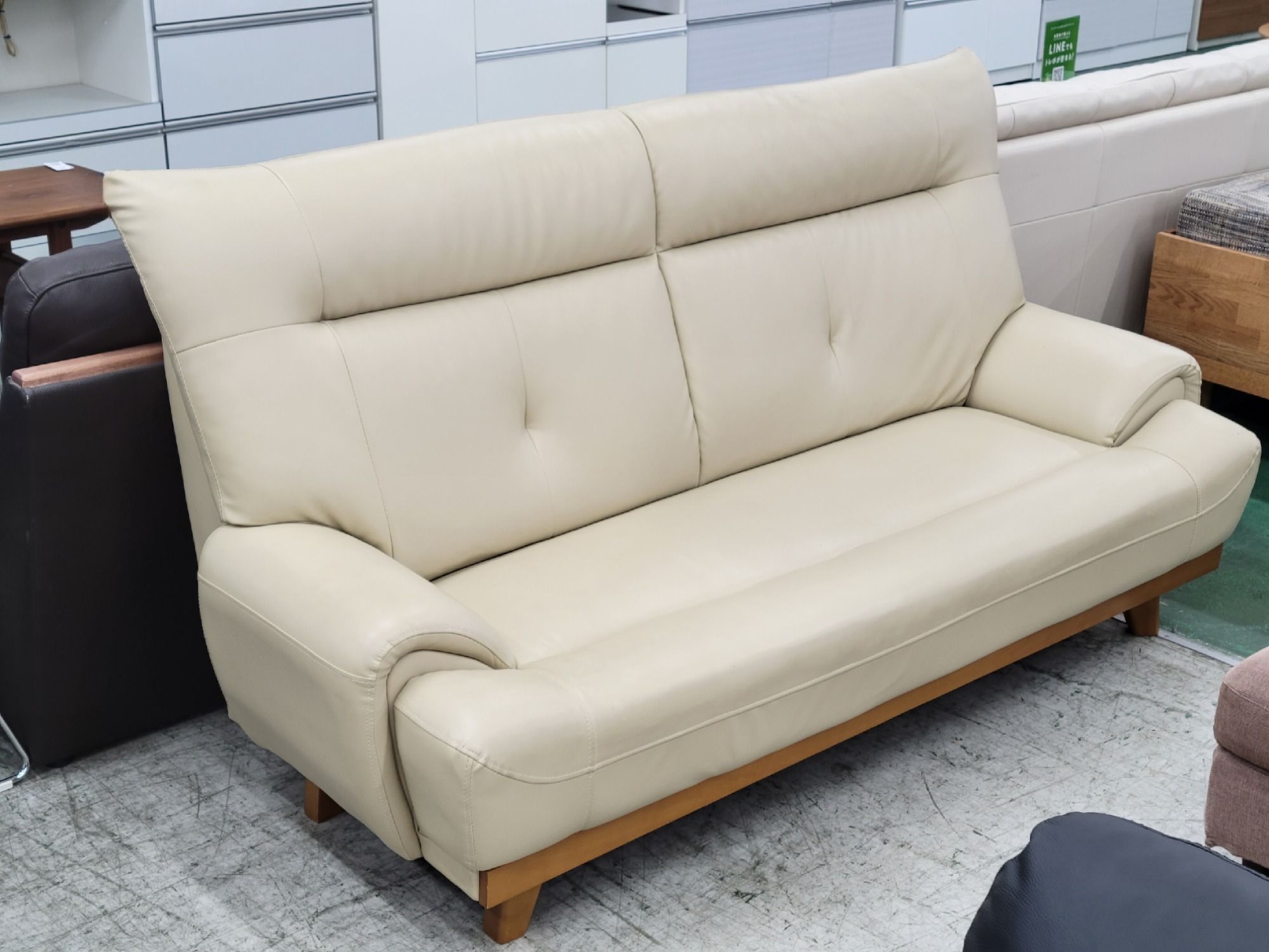 中古家具地域最大級！】 3人掛けレザーソファー が買取入荷いたしまし 