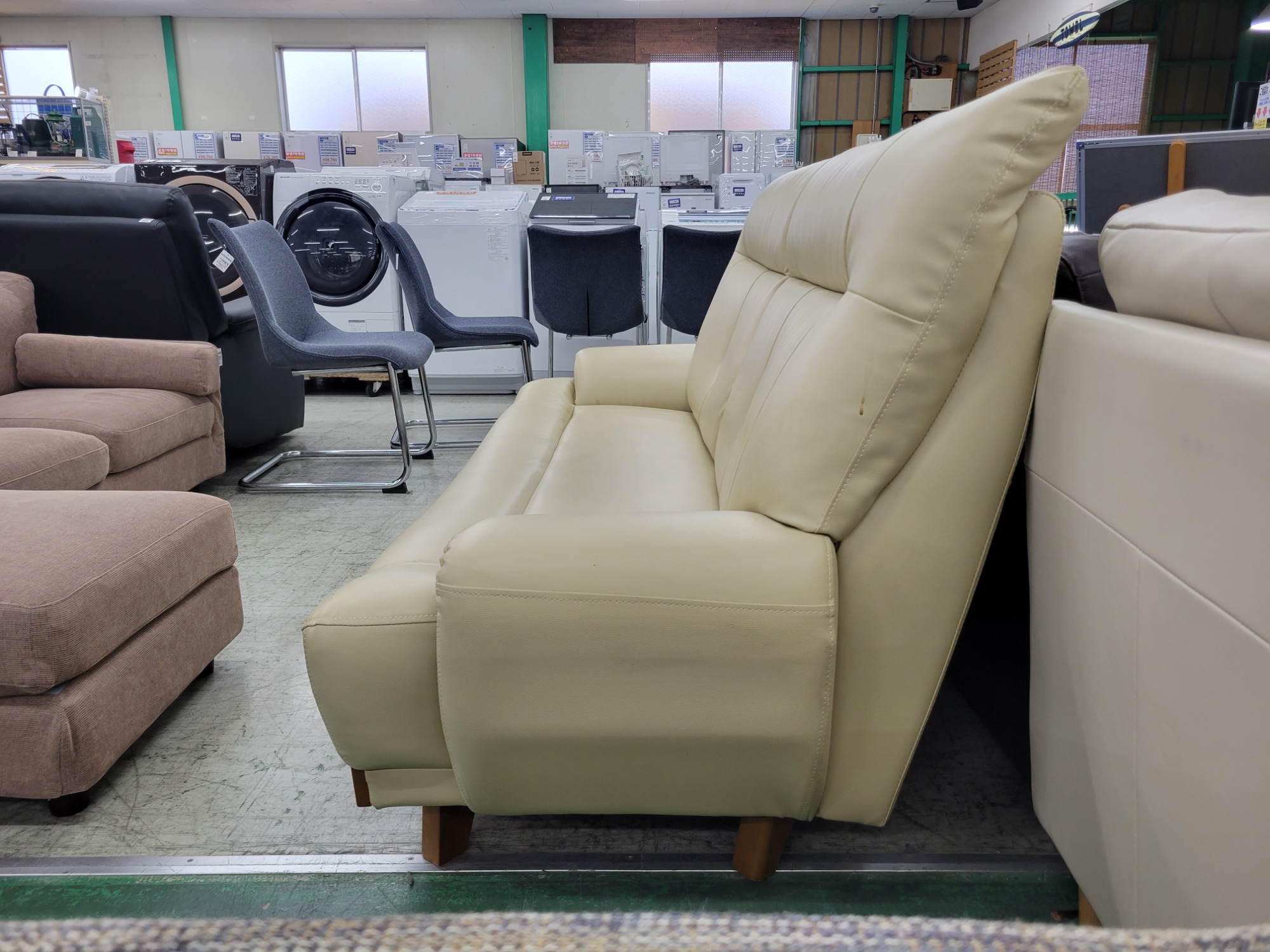 中古家具地域最大級！】 3人掛けレザーソファー が買取入荷いたしまし 