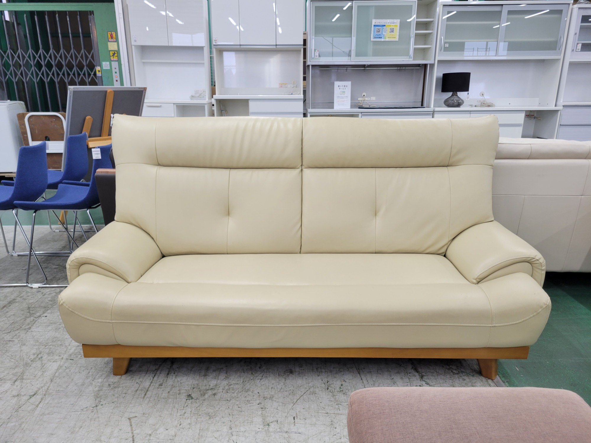 中古 ソファー 中古家具地域最大級！】 3人掛けレザーソファー が買取入荷いたしまし