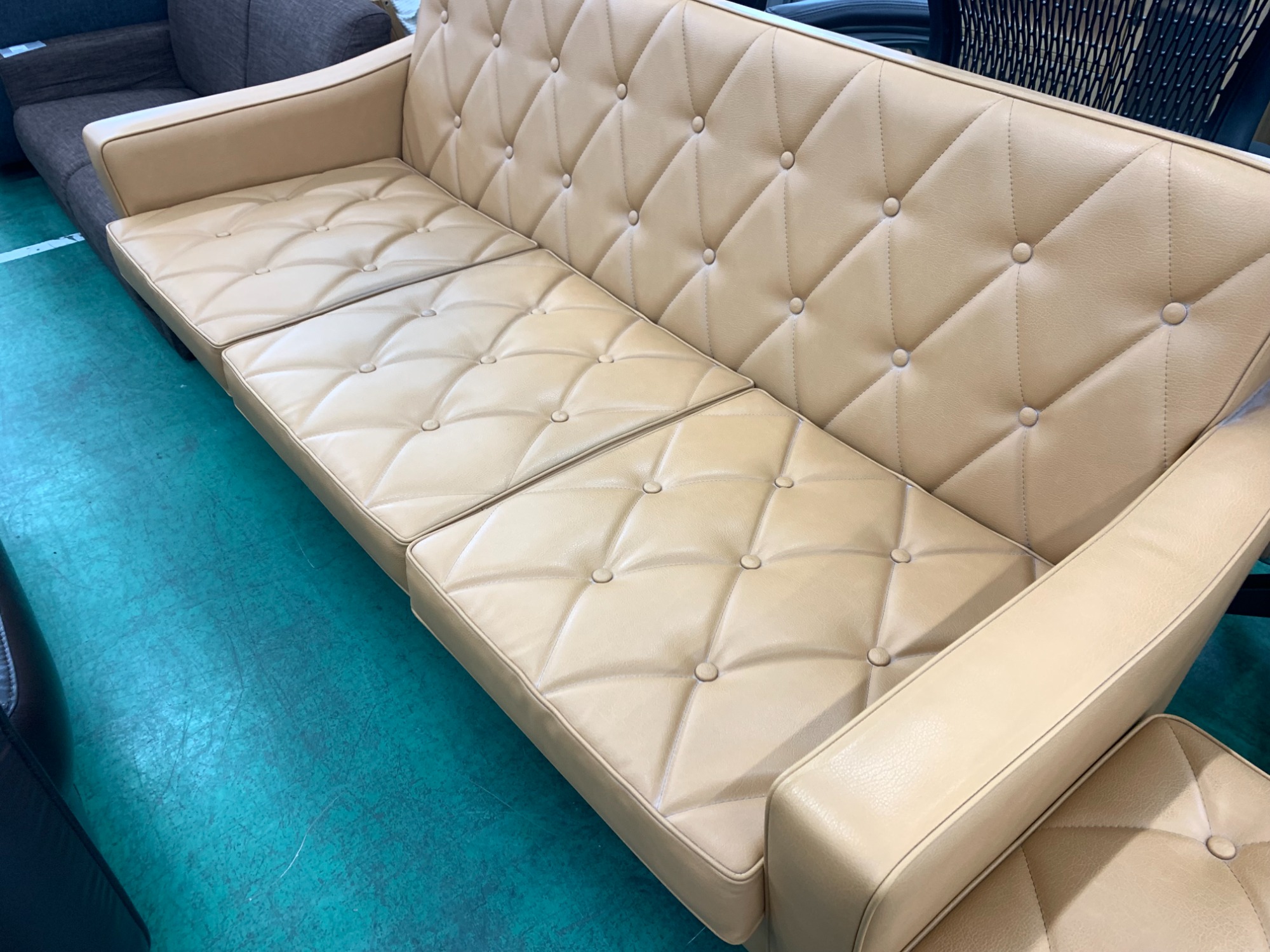 家具ならトレファク吉川店！！ カリモク60 3人掛けソファー