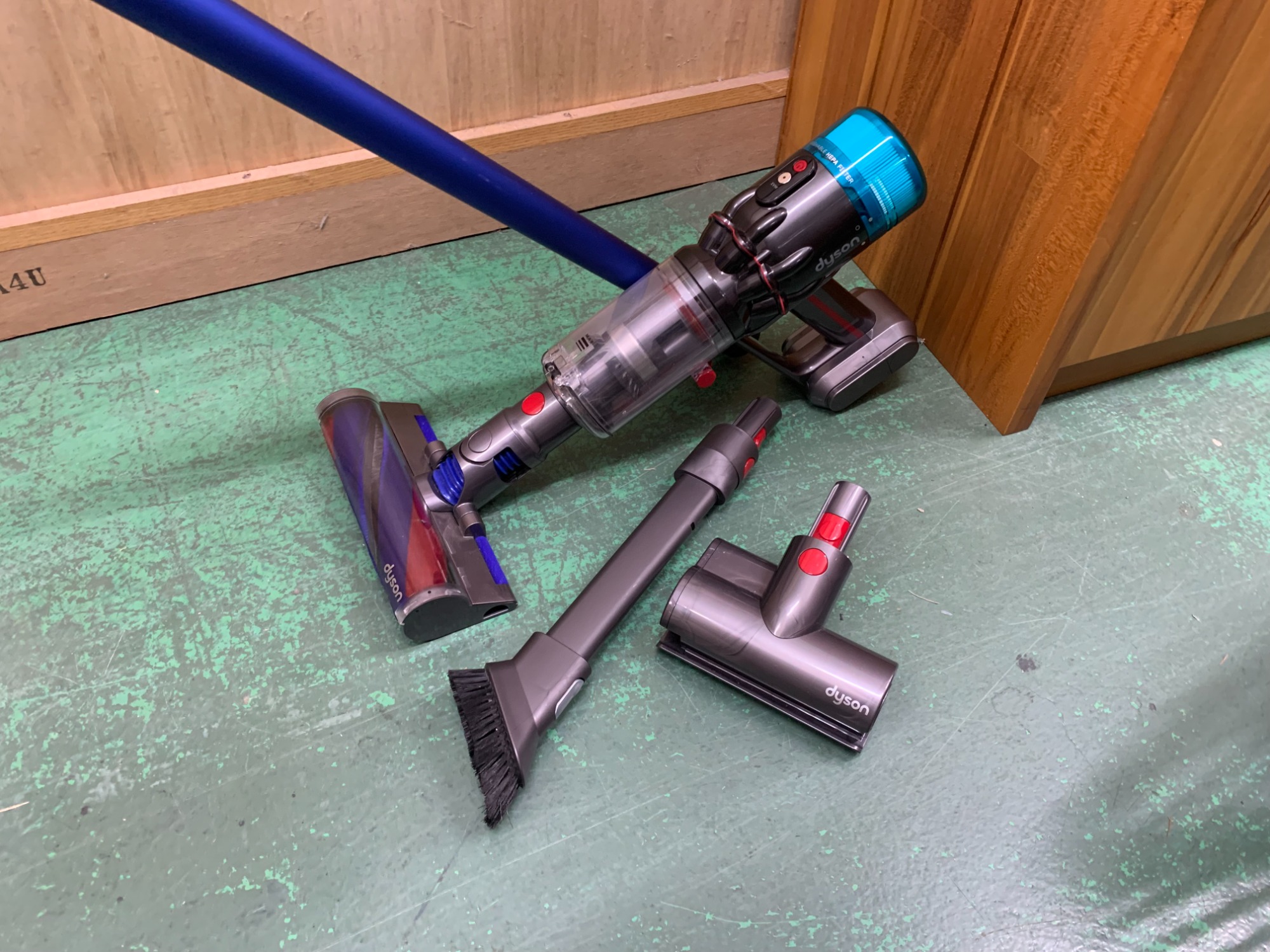 中古・動作品 ★ Dyson掃除機 スティッククリーナー ハンディ SV21 dyson (ダイソン) スティッククリーナー SV21 Dyson Micro 1.5kg