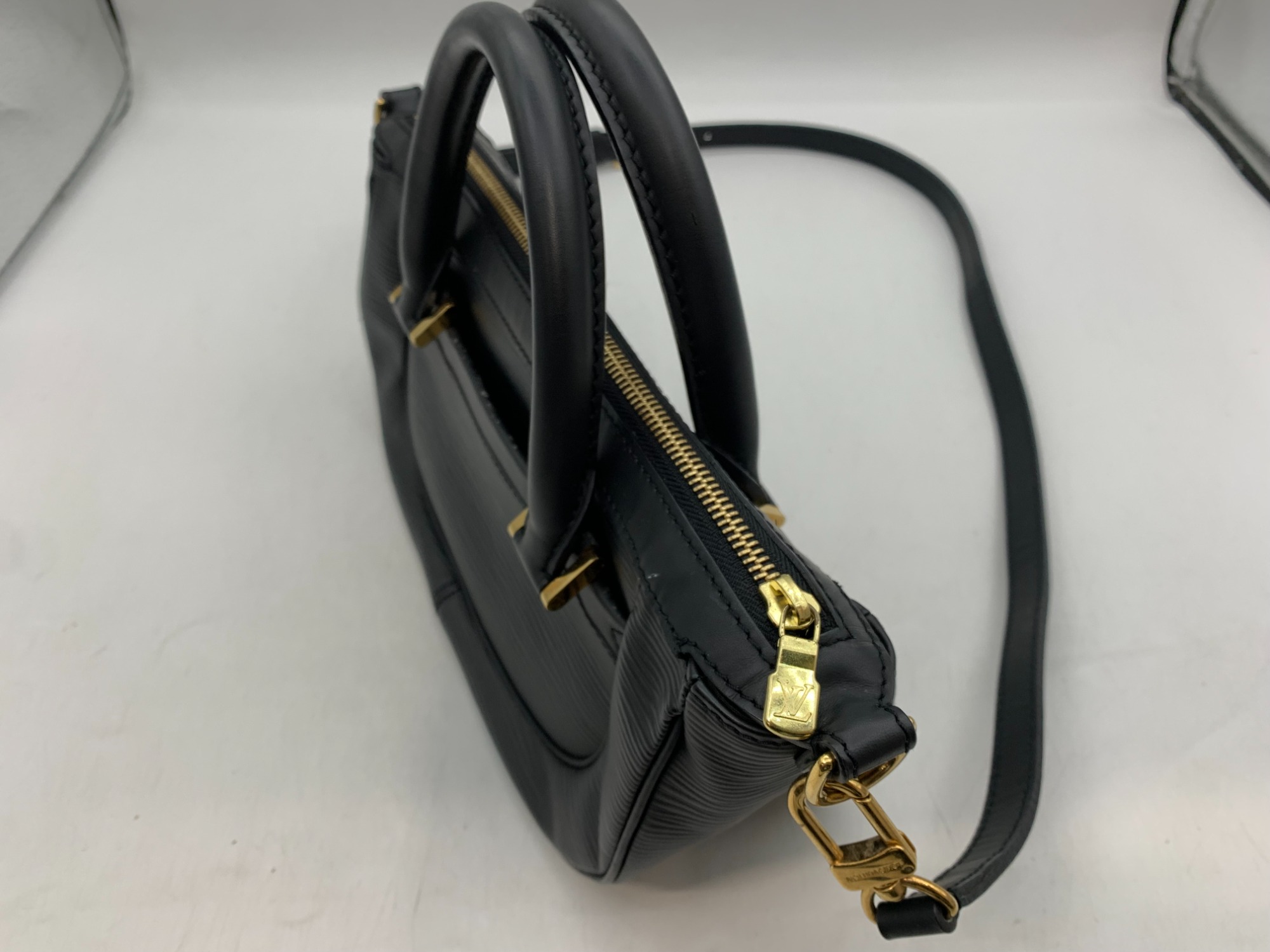 LOUIS VUITTON/ルイ・ヴィトン】エピ・ダヌーラ が買取入荷