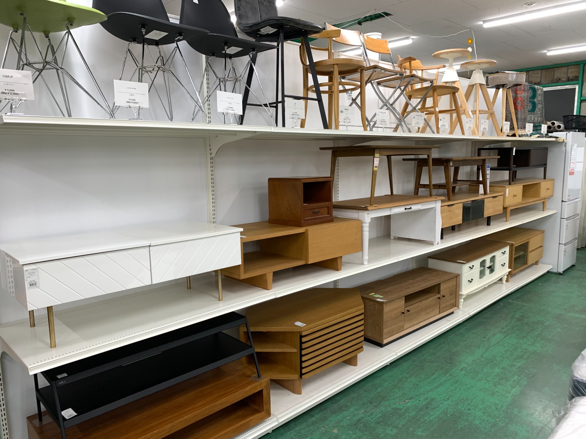 2階 家具多数展示中！】 トレジャーファクトリー吉川店 家具展示数