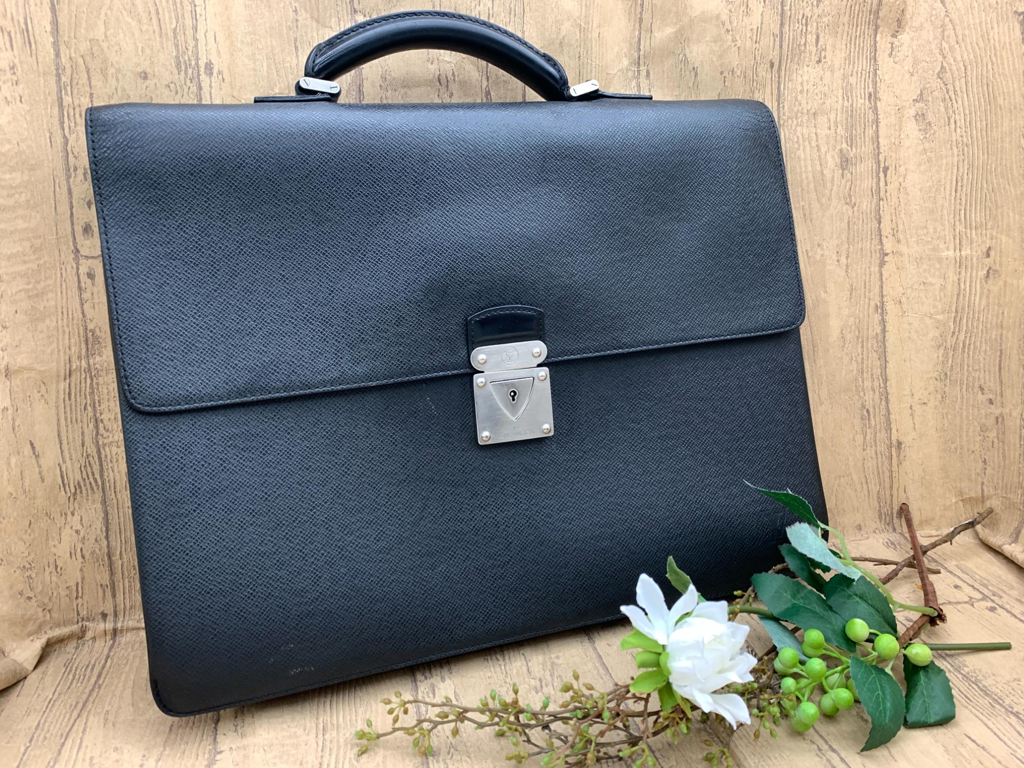 正規品　ルイヴィトン　ロブスト1 エピ　ブリーフケース　ビジネスバッグ　ブラック LOUIS VUITTON/ルイヴィトン】ロブスト1 ブリーフケース が買取入荷