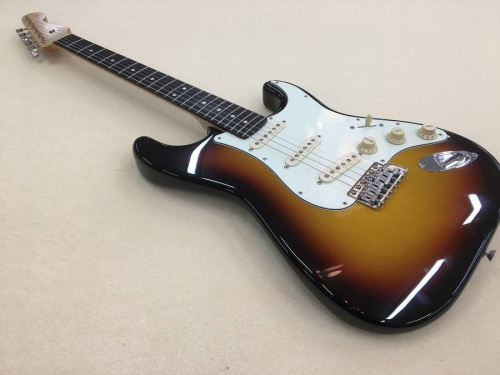 ギターのFENDER