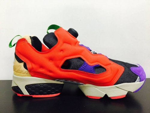 REEBOKのスニーカー