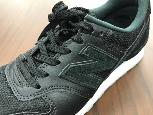 シューズのニューバランス（new balance）
