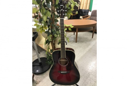 アコースティックギターのYAMAHA