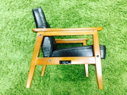 カリモクのカリモク60