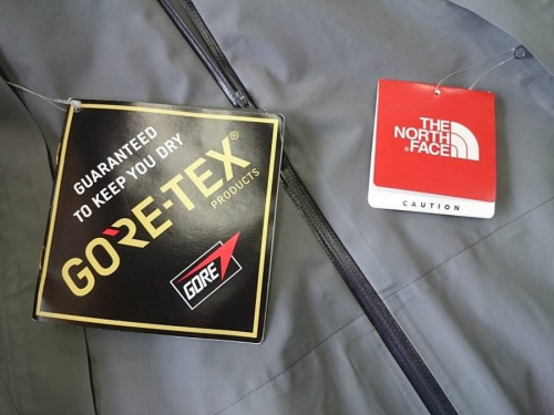 アウトドア用品のノースフェイス（THE NORTH FACE）
