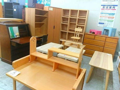 ソファーのカップボード