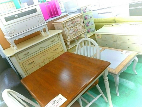 カップボードのダイニングセット