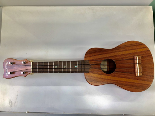 弦楽器のウクレレ