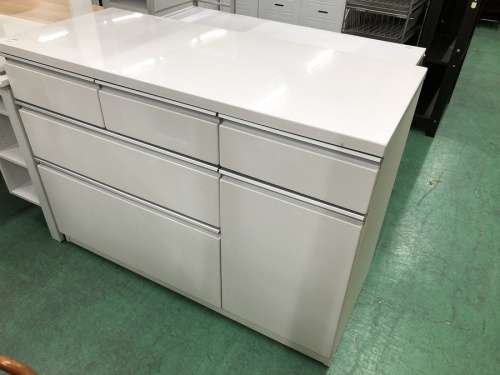 収納家具のカウンター