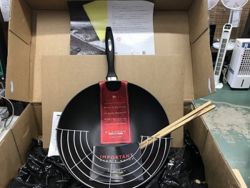 未使用品の鍋