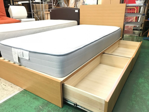 家具のソファ