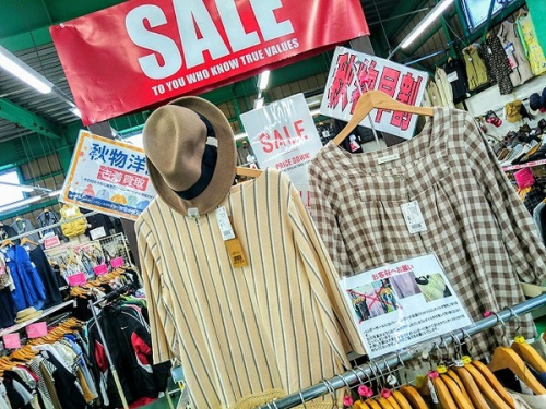 レディースファッションのシャツ