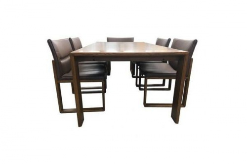 ダイニングセットのソファ