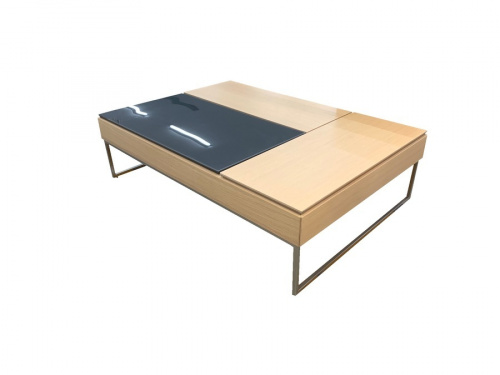 家具のテーブル