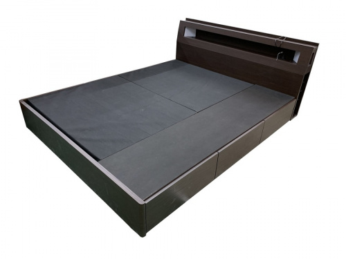 ベッドのクイーンベッド