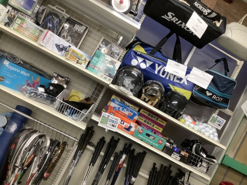 アウトドアウェアのスポーツ用品