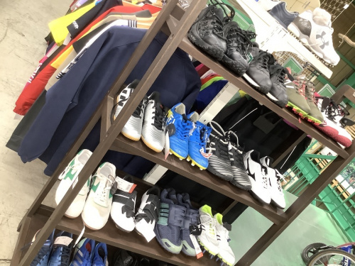 スポーツ用品のゴルフ用品