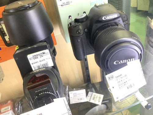 デジタル家電のコンパクトカメラ