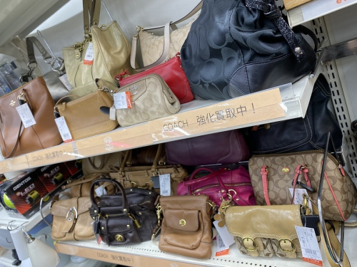 バッグの財布