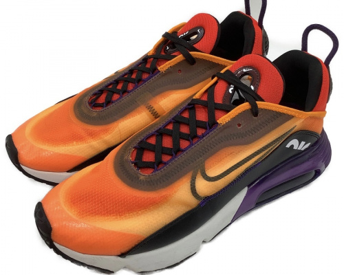 靴のスニーカー