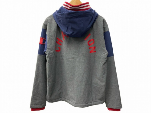 パーカーのChampion