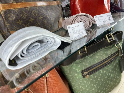 バッグの財布