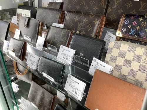 LOUIS VUITTONのバッグ