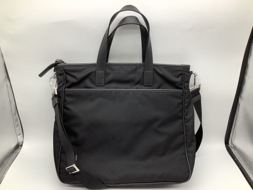 バッグのPRADA