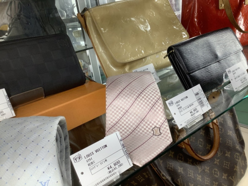 LOUIS VUITTONのバッグ