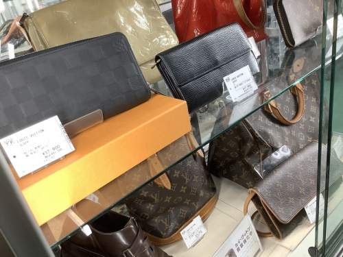 バッグの財布