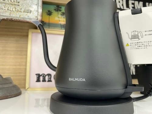 デザイン家電のテーブル