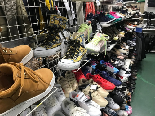 adidas アディダアスのNEW BALANCE　ニューバランス