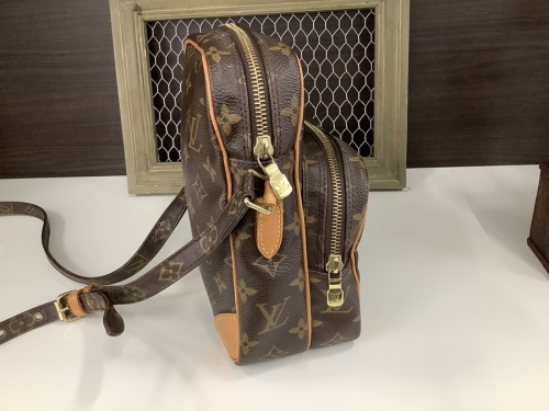 ショルダーバッグのLOUIS VUITTON