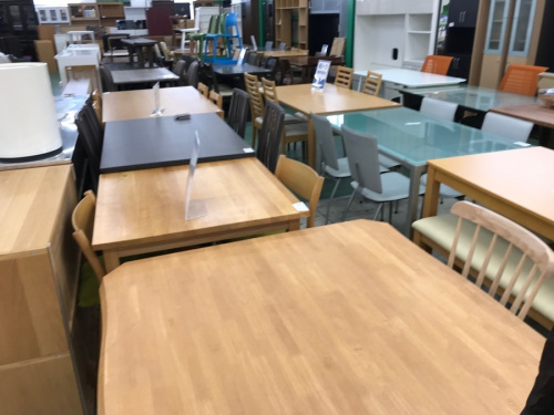 カップボード・食器棚のソファ