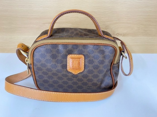 財布のラウンドファスナー長財布