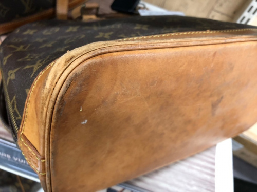 トートバッグのLOUIS VUITTON