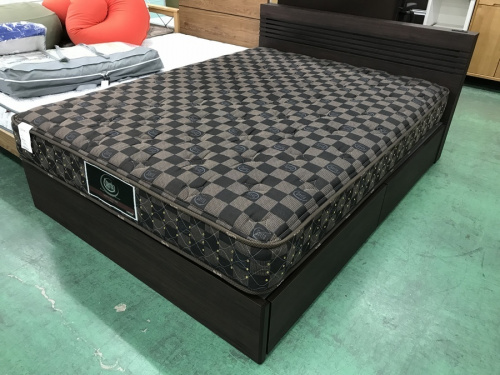 家具のベッド