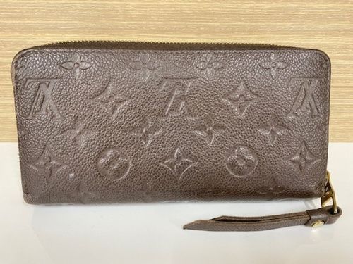 CHANELのLOUIS VUITTON