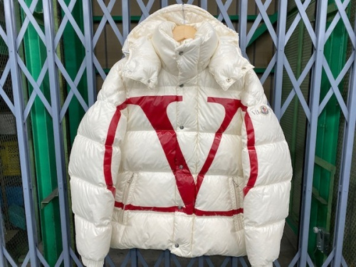 ジャケットのVALENTINO