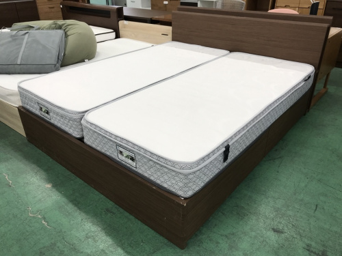 家具のベッド