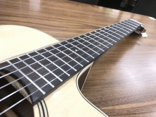 エレアコギターのYAMAHA