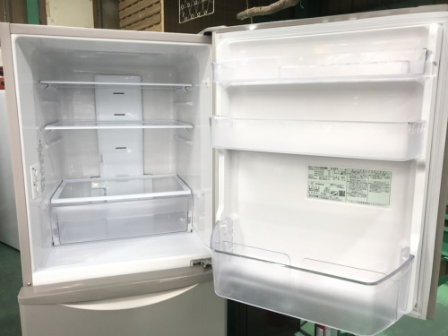 冷蔵庫の3ドア冷蔵庫