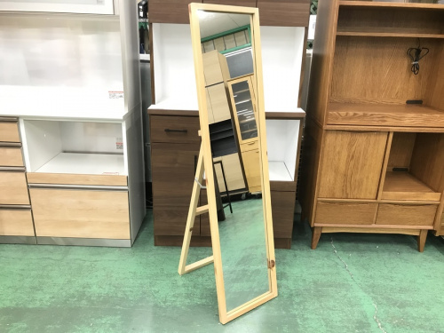 スタンドミラーのシェルフ