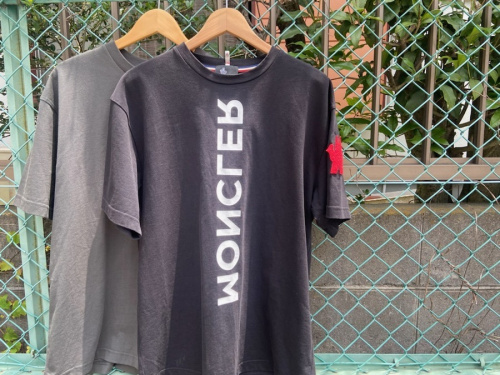 メンズファッションのMONCLER